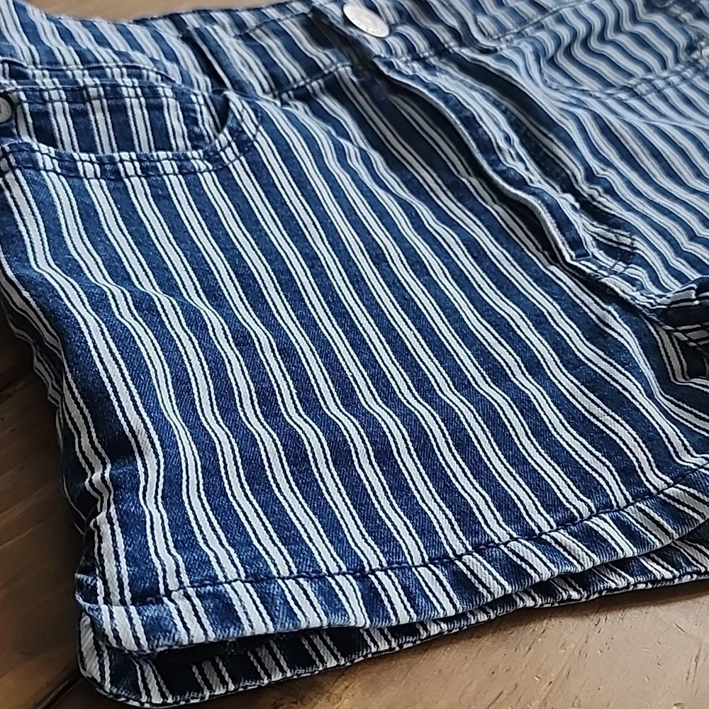 American Eagle Next Level Stretch Striped Shorts - 6